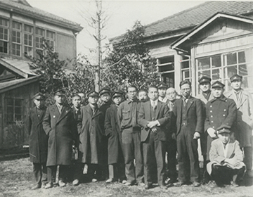 女子美術専門学校の杉並校舎での医専の学生たち1946年（昭和21）