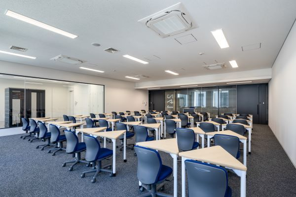 086_４階ハードウェア実習室_川澄・小林研二写真事務所