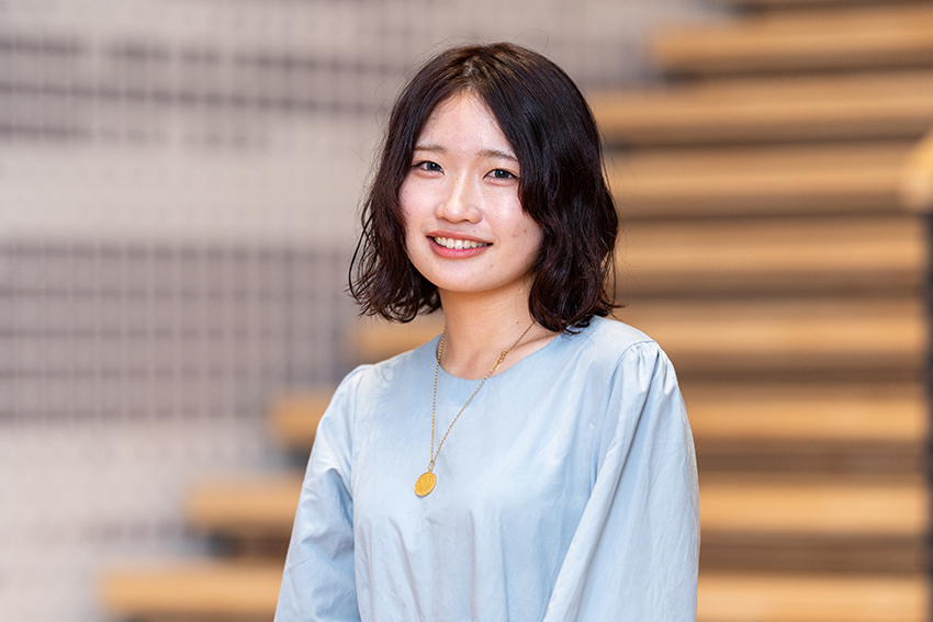 ds_STUDENT VOICE_澤本真依さん