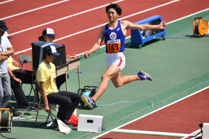 2019泉谷選手三段跳競技中