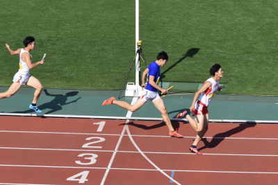 2021関東インカレ4×400mR  7位 順大 出口 晴翔(2年)JPG