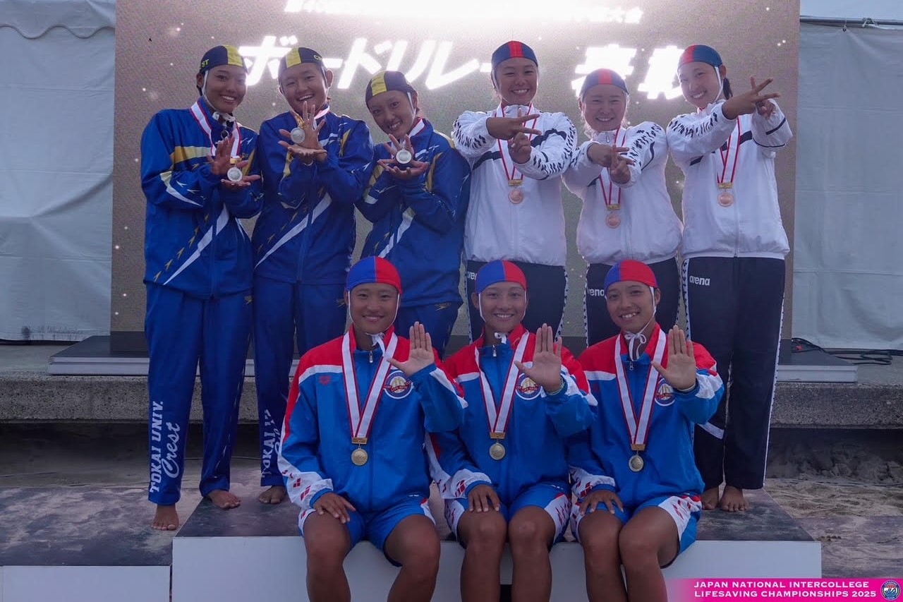 3.女子ボードリレー優勝 表彰式 松島風音(4年)・高梨帆南(1年)・髙橋若菜(4年)※