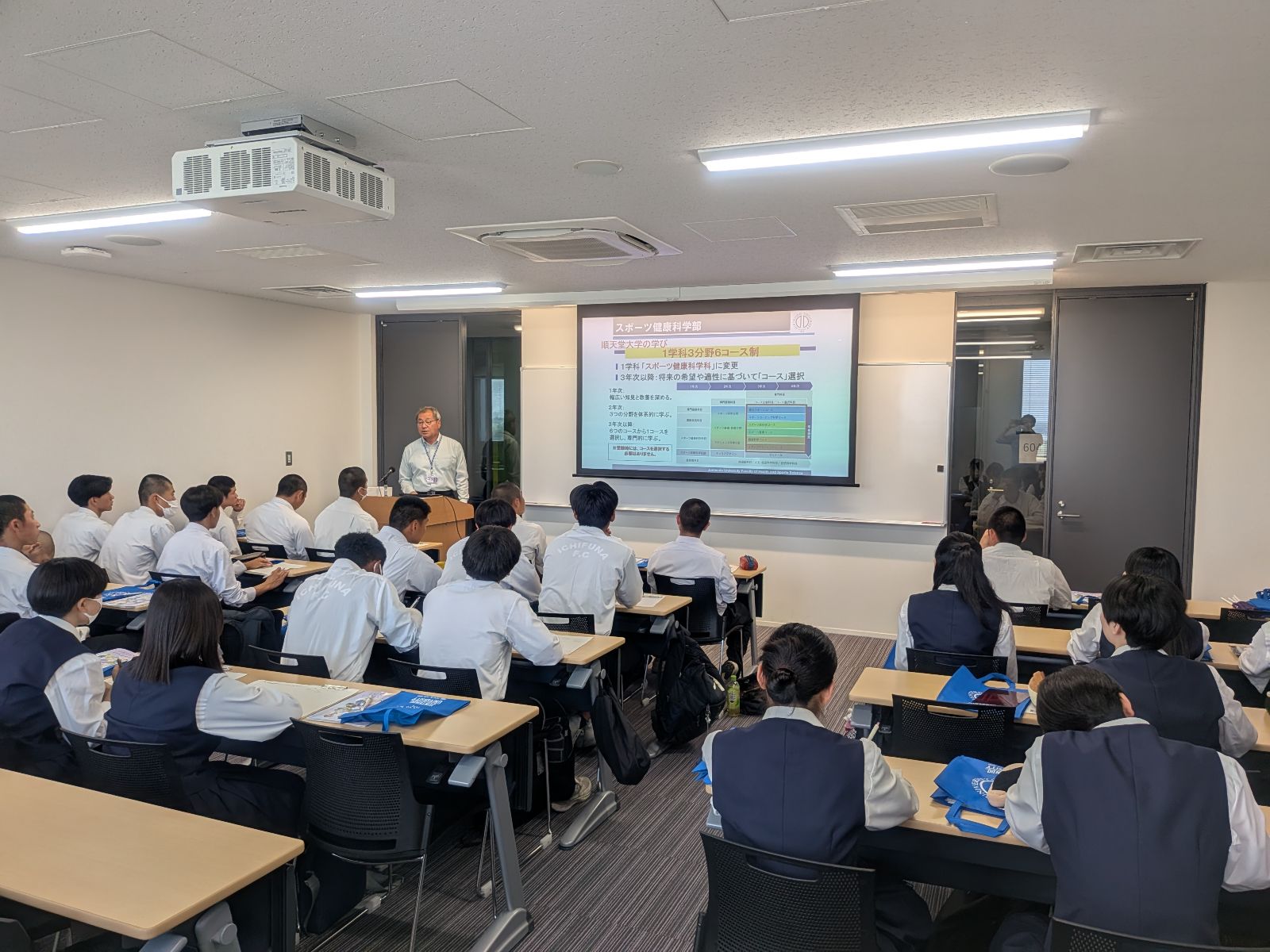 市船キャンパス見学_学部紹介の様子