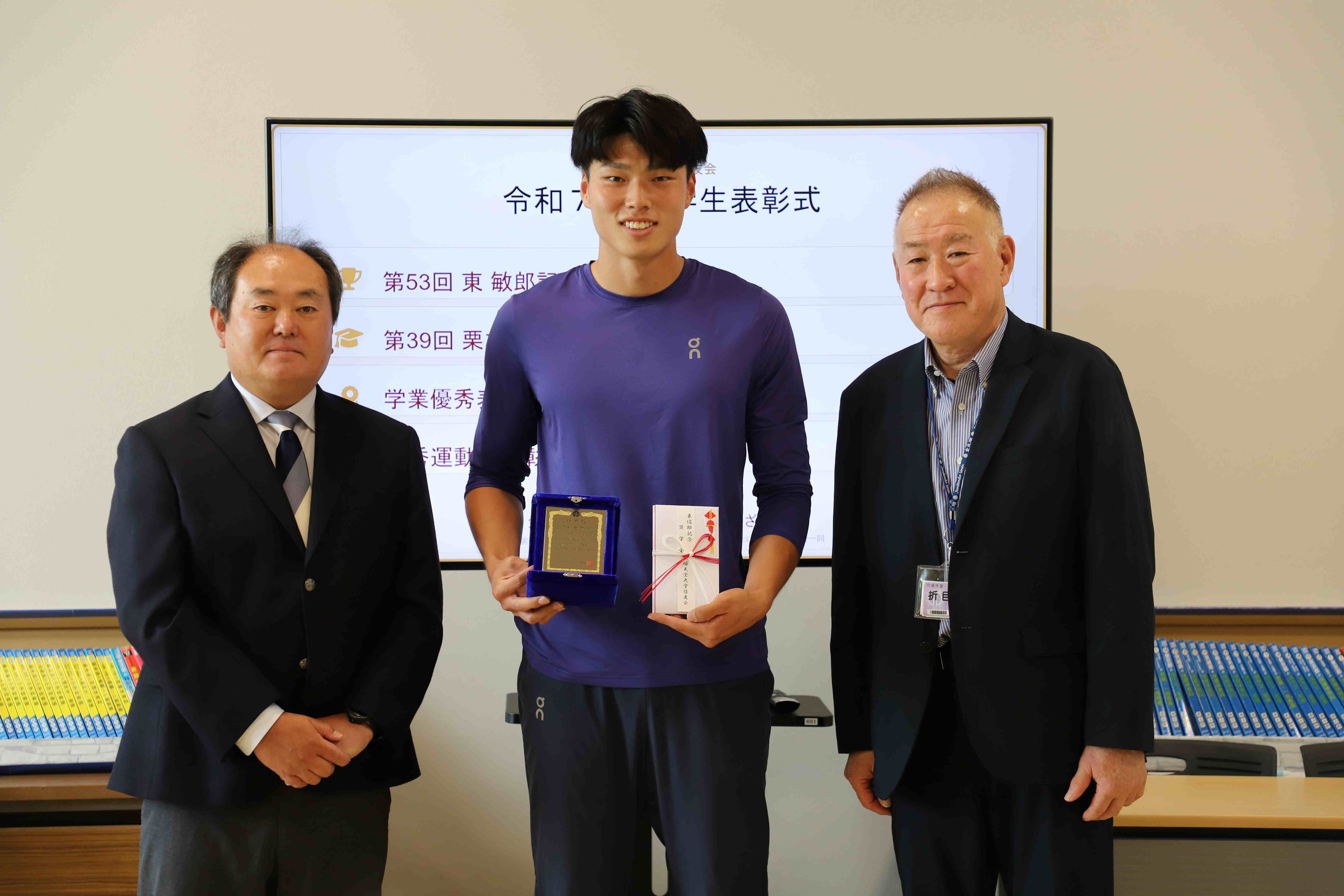 03啓友会表彰阿部選手2