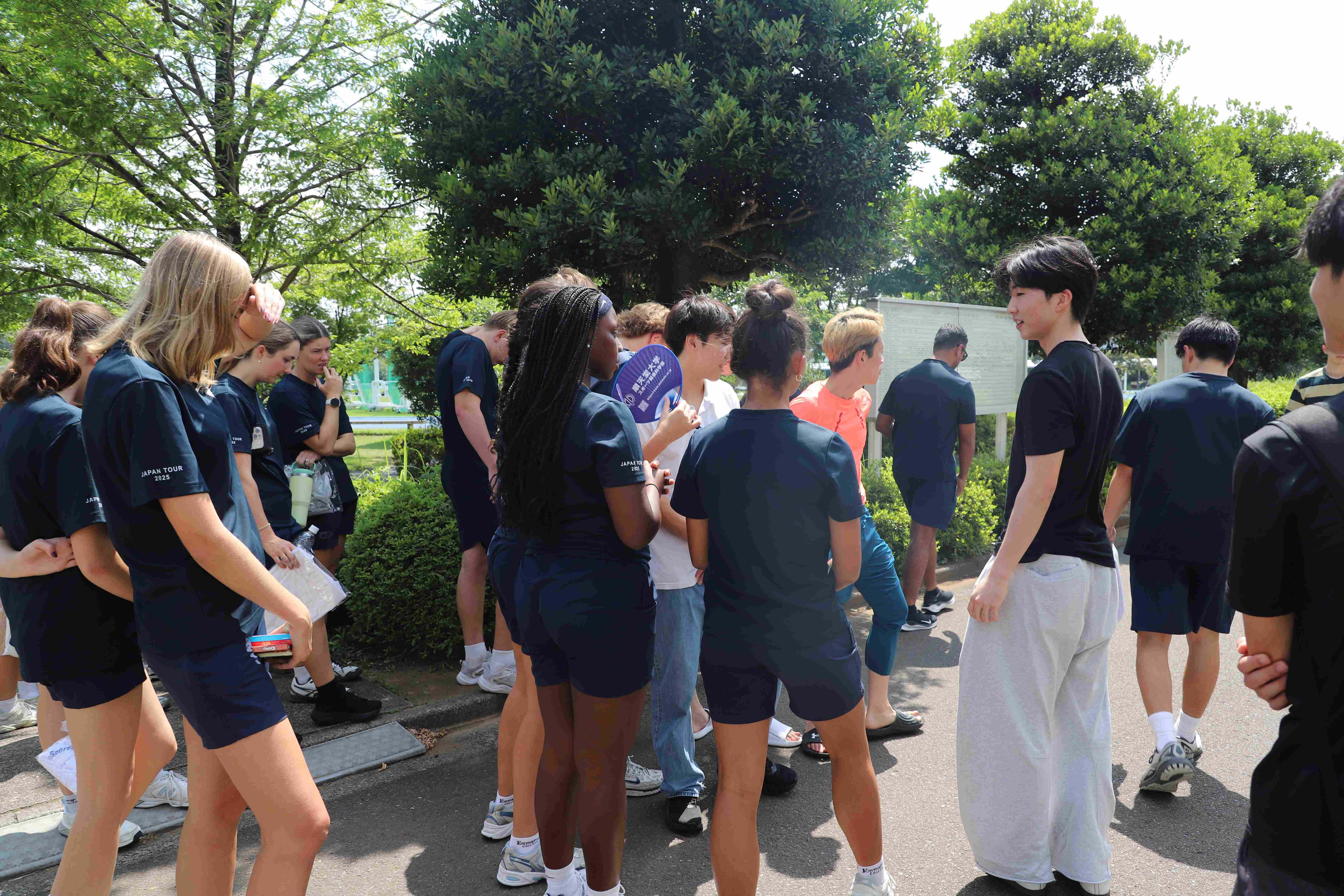 エマニュエル大学高校部_キャンパスツアーの様子7