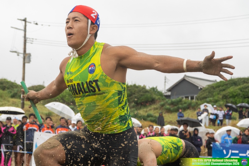 ④男子ビーチフラッグス西口(優勝)